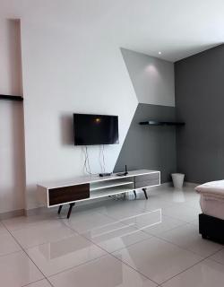 Designer Unit Atria Mall -King Bed, Washer, Netflix - 5