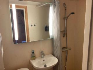 Madam Blås mysiga stugor med vedeldad bastu och badtunna - 1