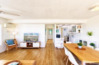 Grassy Knoll - Panoramic Beach Apartment - 3