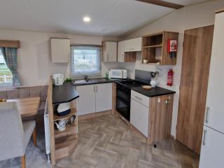 Little Clovelly, West Sands Holiday Villege - 4