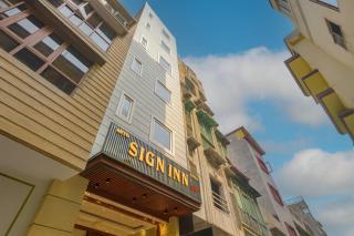 Hotel sign inn Few Steps From Golden Temple - 6