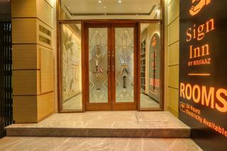 Hotel sign inn Few Steps From Golden Temple - 5