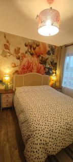 Cheltenham town centre with parking space - 0