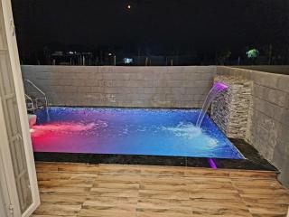 Twilight Stays ll 2BHK ll Swimming Pool ll AC ll BBQ ll - 1