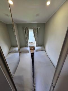 Luxury 3 bed sleeps 8 caravan with sea view - 4