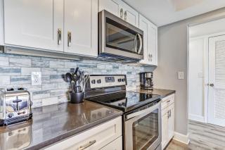 Freshly Renovated 2BR Dream Condo - Beachfront - Stunning Views - 2