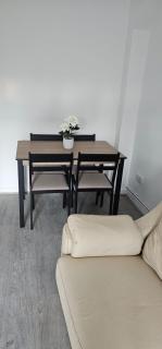 NewTown Home Host 4-5 Guests - 2