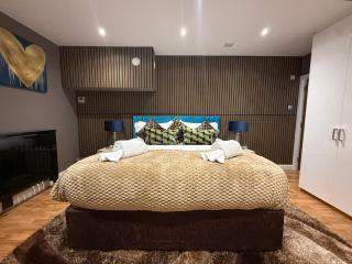 Luxury Shoreditch 1BR Apartment Huge Living Room Sleeps 4 Close to Metro - 7
