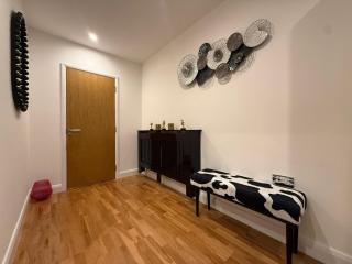 Luxury Shoreditch 1BR Apartment Huge Living Room Sleeps 4 Close to Metro - 5