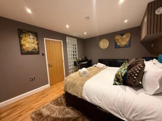 Luxury Shoreditch 1BR Apartment Huge Living Room Sleeps 4 Close to Metro - 3