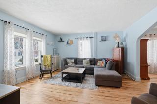 Charming St Paul Getaway home - 8