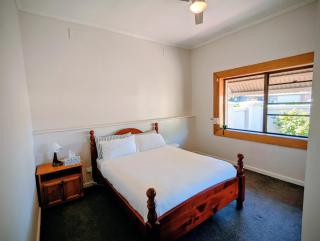Cosy Lodge Mount Gambier close to shopping, eating - 3
