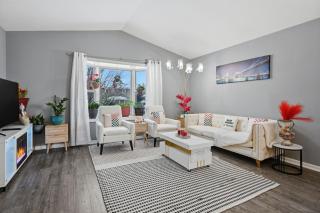 Bright 4BR Near MSU & Downtown home - 4