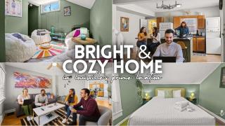 Cozy Downtown Stay w Private Backyard & Parking - 0