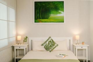 Cozy 1-bedroom apartment with lush green views - 1