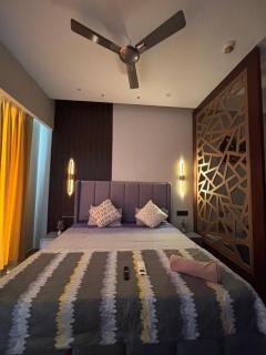 Vaelora Stay - Skyline Studio with glass wall - 1