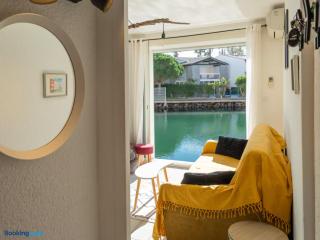 Idéal Couple & Famille, Pied dans l'eau - Vue Mer - Quartier Calme - Wi- Fi Haut Débit - Parking Gratuit - Climatisation - Netflix - Animeaux Acceptés - Prés du Port - Cap d'Agde - 3