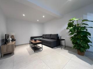 La Vie est Pleine de Surprises - 0