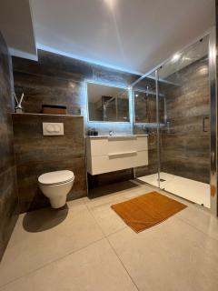 La Vie est Pleine de Surprises - 2