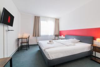 Hotel Café Galerie I Hannover-Garbsen I Free Parking - Garbsen - 6