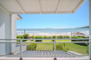 Frente ao mar | 2 suítes - 8