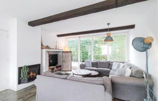 Beautiful Home In Scharendijke - 8