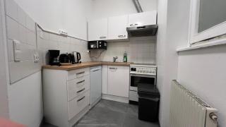 Simple Private Rooms in 3BR Shared Apartment, Well Connected Location - 7
