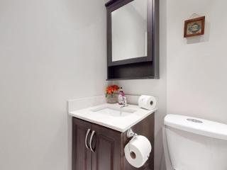 Cozy Queen room with Shared Bath near Seneca Finch 404 - Toronto - 1