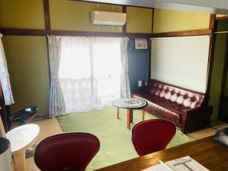 お宿三感四温 海30秒 温泉2分 駅4分 季節を問わず寛ぐ海辺にある貸切リノベーションハウス Oyado sankanshion #IG3 - 2