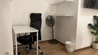 Lovely 3BR Apartment with Balcony near Rennweg station - 5