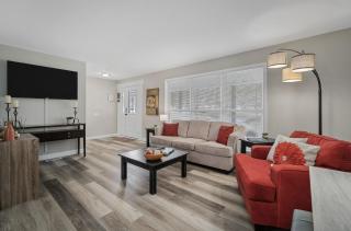 Bellerive Hangout with Hot Tub by StayLage - 8