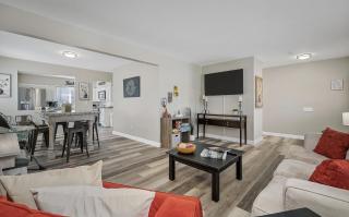 Bellerive Hangout with Hot Tub by StayLage - 7