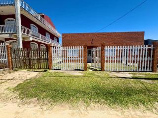 Casa com 2 quartos grandes a 150m da praia - 2