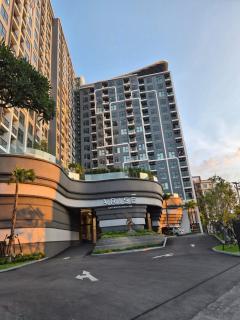 Apartment in a new luxury residence ARISE CHAROEN MUEANG - 1