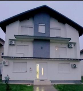 Stan na dan Ugljevik Centar - 4