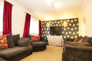 3 Bed Semi - Sleeps 5 - Parking - Pets - Garden - 7