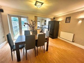 3 Bed Semi - Sleeps 5 - Parking - Pets - Garden -  - 2
