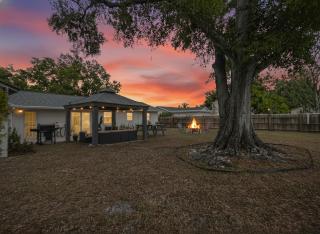 Modern 3 Bed House - Minutes to Downtown & Siesta Key - Pet Friendly - 6