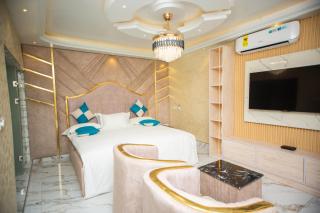 De Awon's Luxury Hotel - 1