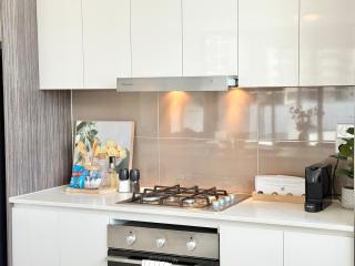 Modern Penthouse 7-min Walk to Station & Westfield - 1