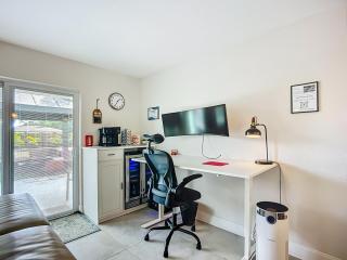 Modern 3 Bed House - Minutes to Downtown & Siesta Key - Pet Friendly - 1