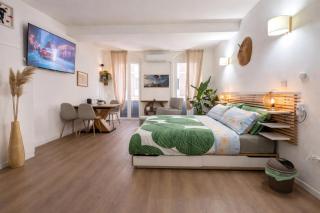 TIMELESS HOME Deluxe Smart Cinema Suite with Netflix & Disney - 9