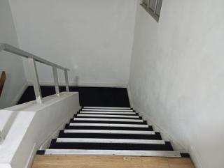 Alojamiento cerca a Metro Moneda - 9