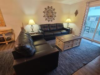 The Beach is Only Steps Away (F2) BEACHFRONT - Sleeps 8 - 4