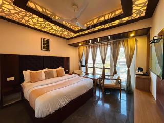 The Grand Dwaper Walking Distance From Mall Road - 7