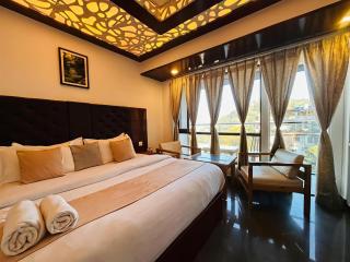 The Grand Dwaper Walking Distance From Mall Road - 5