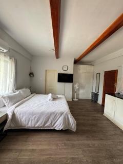 The Uptown studio - 4