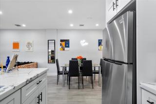 8min From Airport, Beach & DT - Hot Tub, Games & King Bed - 6