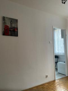 Skromne mieszkanie na nocleg w pobliżu metra Kondratowicza, 22 minuty metrem do Stadionu Narodowego,расстояние 5 станций метро до офиса для прохождения теста CES для моряков - Varsavia - 7