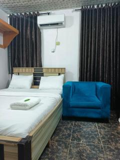 D-venetain hotel and lounge - Eggan - 3